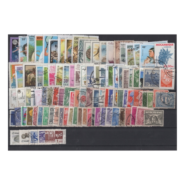 Pakiet Świat 100 znaczków kasowane na czarnej karcie [58]