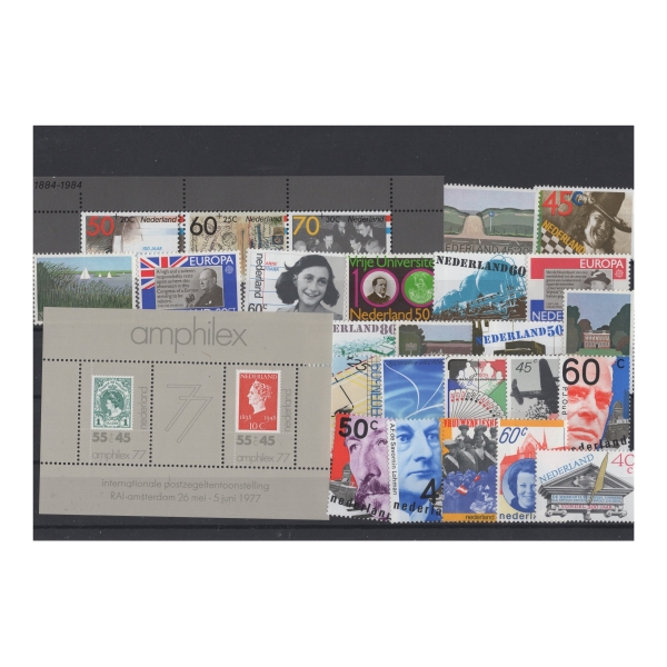Pakiet Holandia 2 bloki + 22 znaczków na czarnej karcie [124]