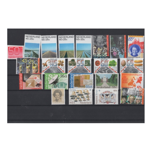 Pakiet Holandia 22 znaczków na czarnej karcie [126]