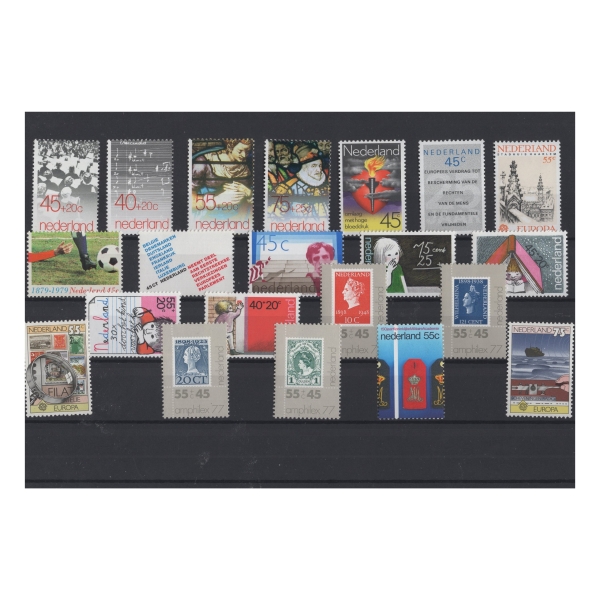 Pakiet Holandia 21 znaczków na czarnej karcie [127]