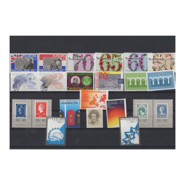Pakiet Holandia 22 znaczków na czarnej karcie [132]