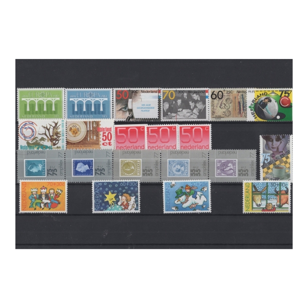 Pakiet Holandia 20 znaczków na czarnej karcie [134]