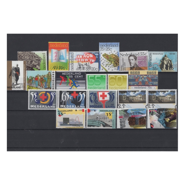 Pakiet Holandia 21 znaczków na czarnej karcie [141]