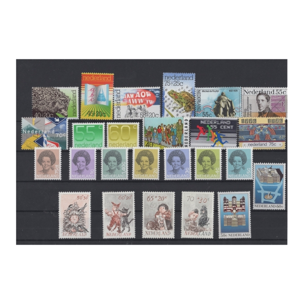Pakiet Holandia 25 znaczków na czarnej karcie [142]