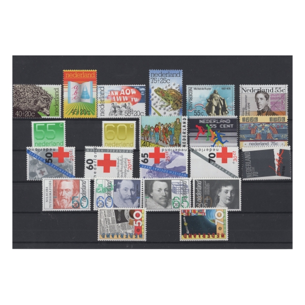 Pakiet Holandia 22 znaczków na czarnej karcie [143]