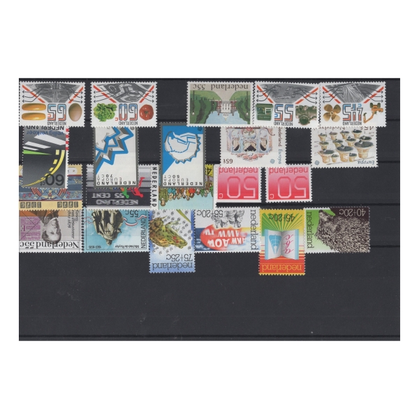 Pakiet Holandia 21 znaczków na czarnej karcie [144]