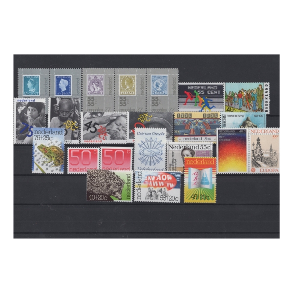 Pakiet Holandia 23 znaczków na czarnej karcie [150]