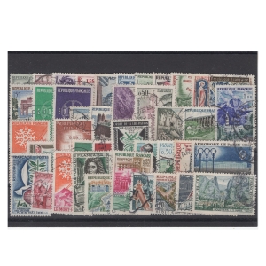 Pakiet Francja 40 znaczków kasowane na czarnej karcie transportowej [211]