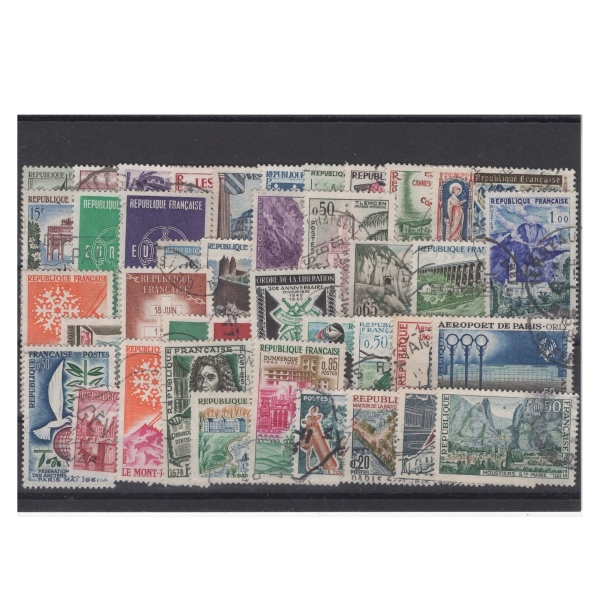 Pakiet Francja 40 znaczków kasowane na czarnej karcie transportowej [211]