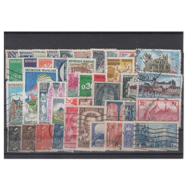 Pakiet Francja 40 znaczków kasowane na czarnej karcie transportowej[209]