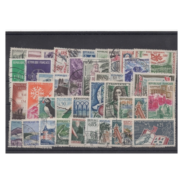 Pakiet Francja 40 znaczków kasowane na czarnej karcie transportowej [208]