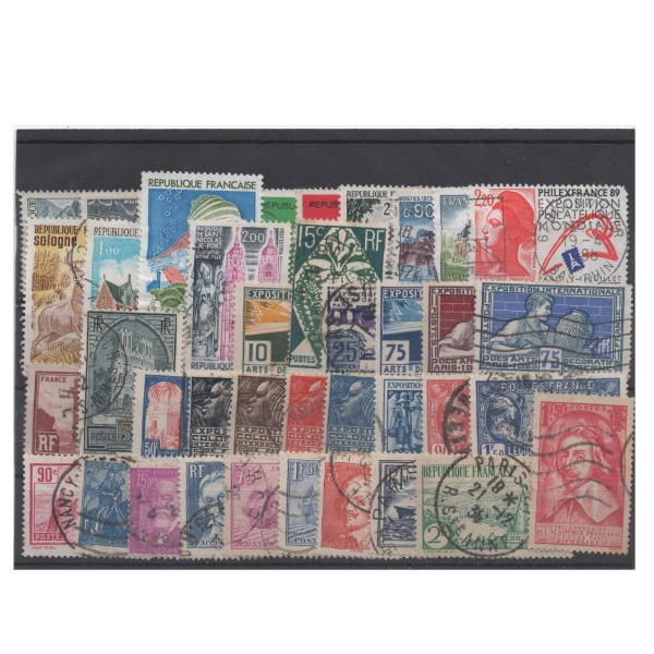 Pakiet Francja 40 znaczków kasowane  na czarnej karcie transportowej [205]