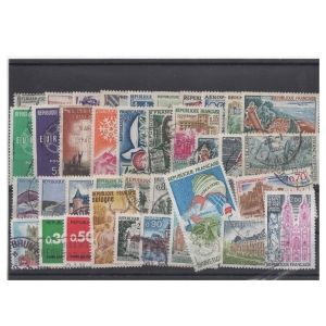 Pakiet Francja 40 znaczków kasowane na czarnej karcie transportowej [204]