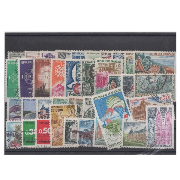 Pakiet Francja 40 znaczków kasowane na czarnej karcie transportowej [204]