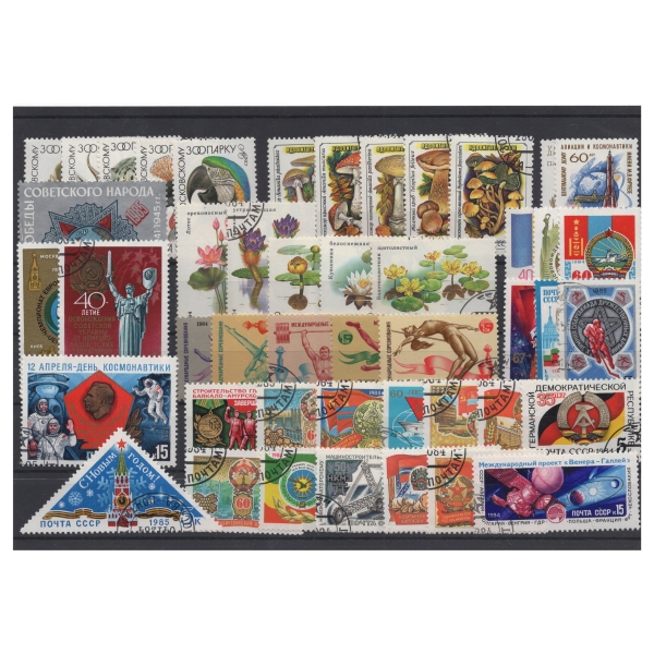 Pakiet ZSRR 46 znaczków kasowane  na czarnej karcie transportowej [224]