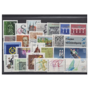 Pakiet RFN 25 znaczków kasowane na czarnej karcie transportowej [247]