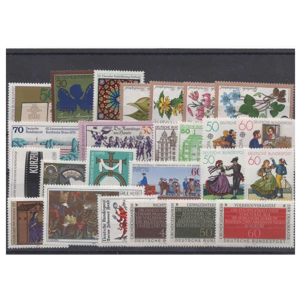 Pakiet RFN 25 znaczków kasowane na czarnej karcie transportowej [245]