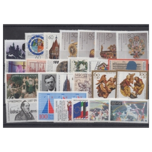 Pakiet RFN 25 znaczków kasowane na czarnej karcie transportowej [241]