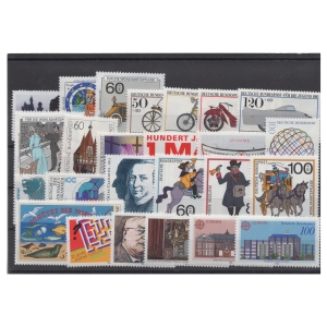 Pakiet RFN 25 znaczków kasowane na czarnej karcie transportowej [240]