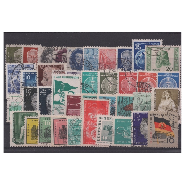 Pakiet NRD 40 znaczków kasowane na czarnej karcie transportowej [65]