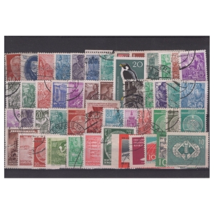 Pakiet NRD 50 znaczków kasowane na czarnej karcie transportowej [76]