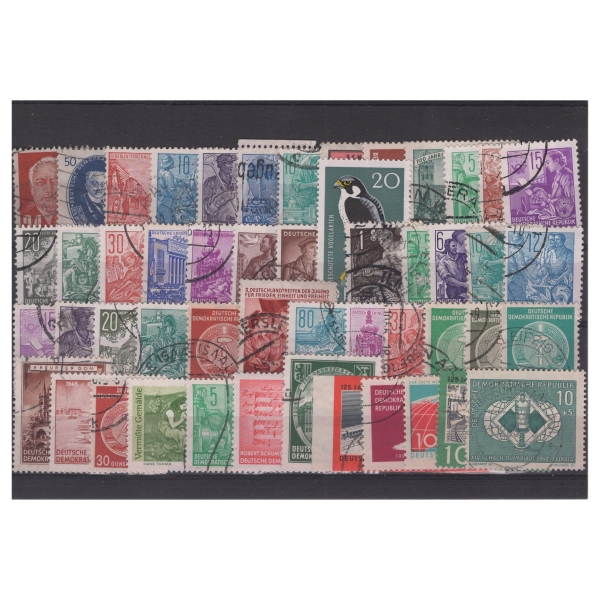 Pakiet NRD 50 znaczków kasowane na czarnej karcie transportowej [76]