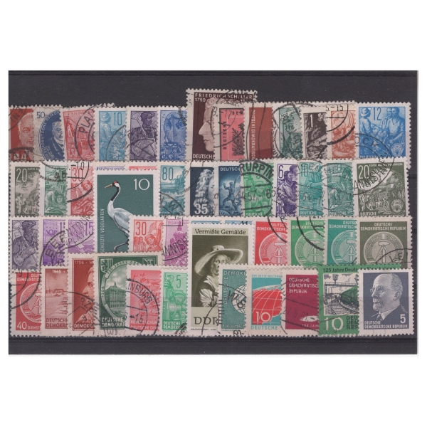 Pakiet NRD 50 znaczków kasowane na czarnej karcie transportowej [75]