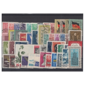 Pakiet NRD 50 znaczków kasowane  na czarnej karcie transportowej [74]