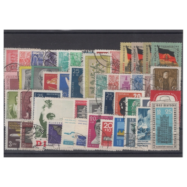 Pakiet NRD 50 znaczków kasowane  na czarnej karcie transportowej [74]