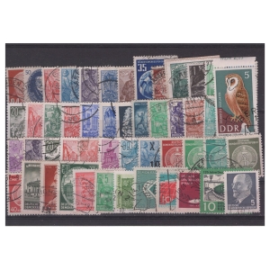 Pakiet NRD 50 znaczków kasowane na czarnej karcie transportowej [73]