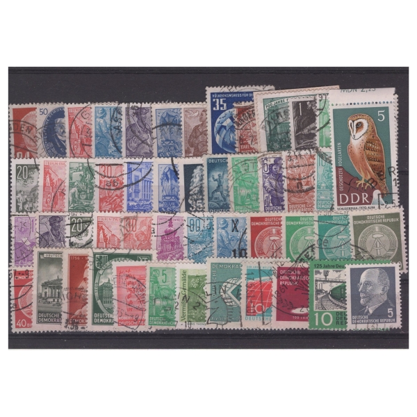 Pakiet NRD 50 znaczków kasowane na czarnej karcie transportowej [73]