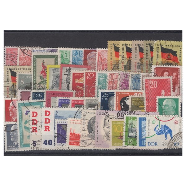 Pakiet NRD 50 znaczków kasowane na czarnej karcie transportowej [72]