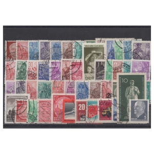 Pakiet NRD 50 znaczków kasowane na czarnej karcie transportowej [70]