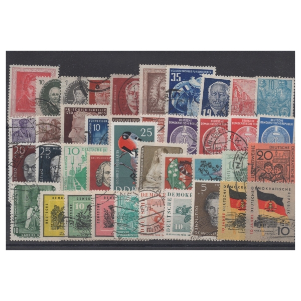 Pakiet NRD 40 znaczków kasowane na czarnej karcie transportowej [69]