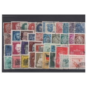 Pakiet NRD 40 znaczków kasowane na czarnej karcie transportowej [68]