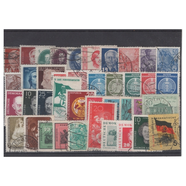 Pakiet NRD 40 znaczków kasowane na czarnej karcie transportowej [67]