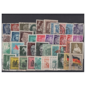 Pakiet NRD 40 znaczków kasowane na czarnej karcie transportowej [66]