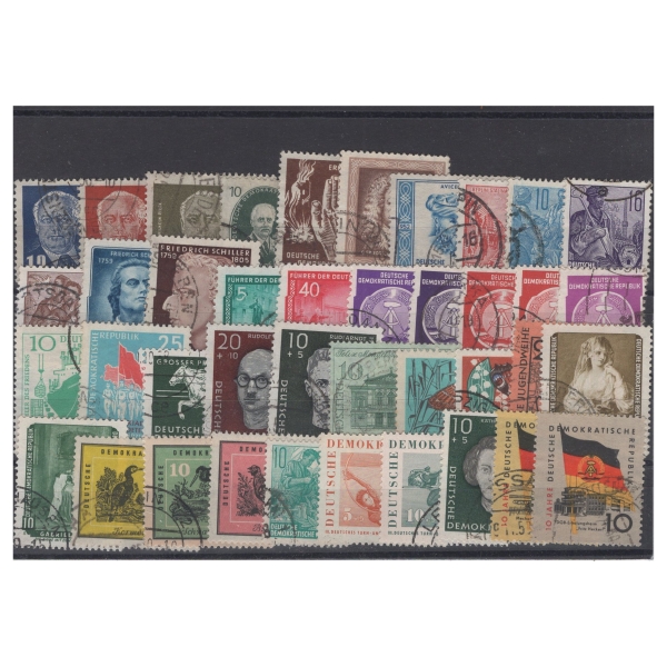 Pakiet NRD 40 znaczków kasowane na czarnej karcie transportowej [66]