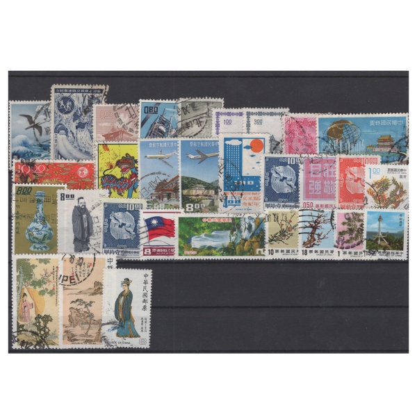 Pakiet 30 znaczków Chiny Tajwan na czarnej karcie transportowej [3]