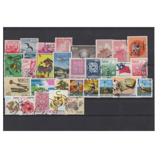 Pakiet 30 znaczków Chiny Tajwan na czarnej karcie transportowej [4]