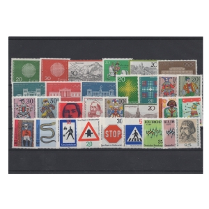 Pakiet RFN 30 znaczków czystych na czarnej karcie transportowej [250]