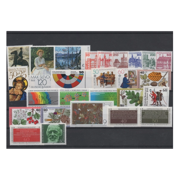 Pakiet RFN 26 znaczków czystych na czarnej karcie transportowej [252]