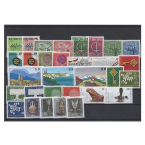 Pakiet RFN 31 znaczków czystych na czarnej karcie transportowej [255]