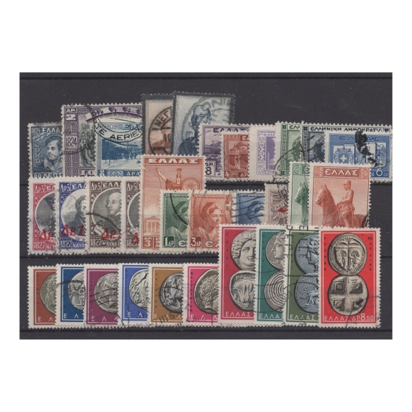 Pakiet Grecja 32 znaczków kasowanych na czarnej karcie transportowej[043]