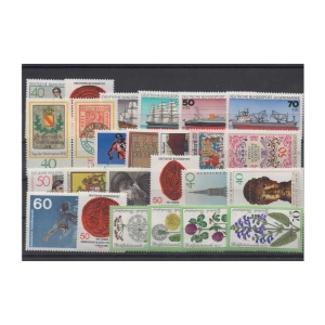 Pakiet RFN 25 znaczków czystych na czarnej karcie transportowej [264]