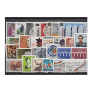 Pakiet RFN 25 znaczków czystych na czarnej karcie transportowej [260]