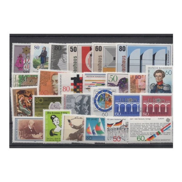 Pakiet RFN 25 znaczków czystych na czarnej karcie transportowej [260]