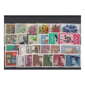 Pakiet RFN 25 znaczków czystych na czarnej karcie transportowej [257]