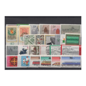 Pakiet RFN 25 znaczków czystych na czarnej karcie transportowej [256]