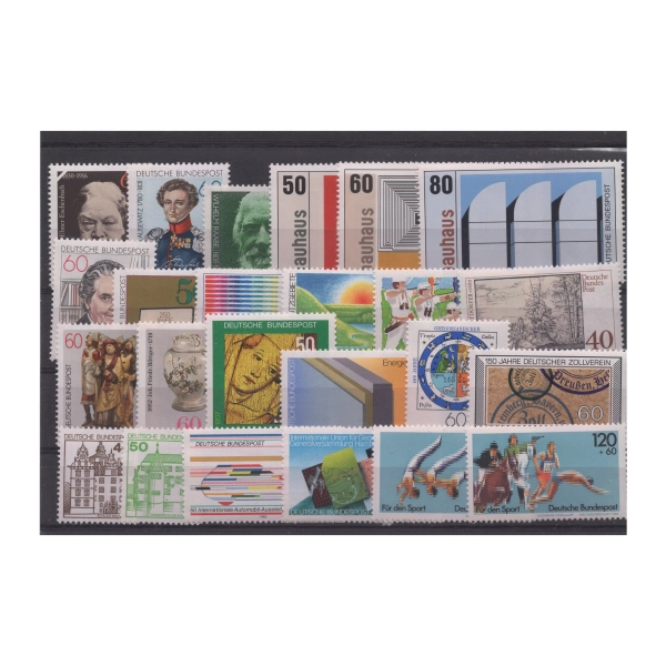 Pakiet RFN 25 znaczków czystych na czarnej karcie transportowej [277]
